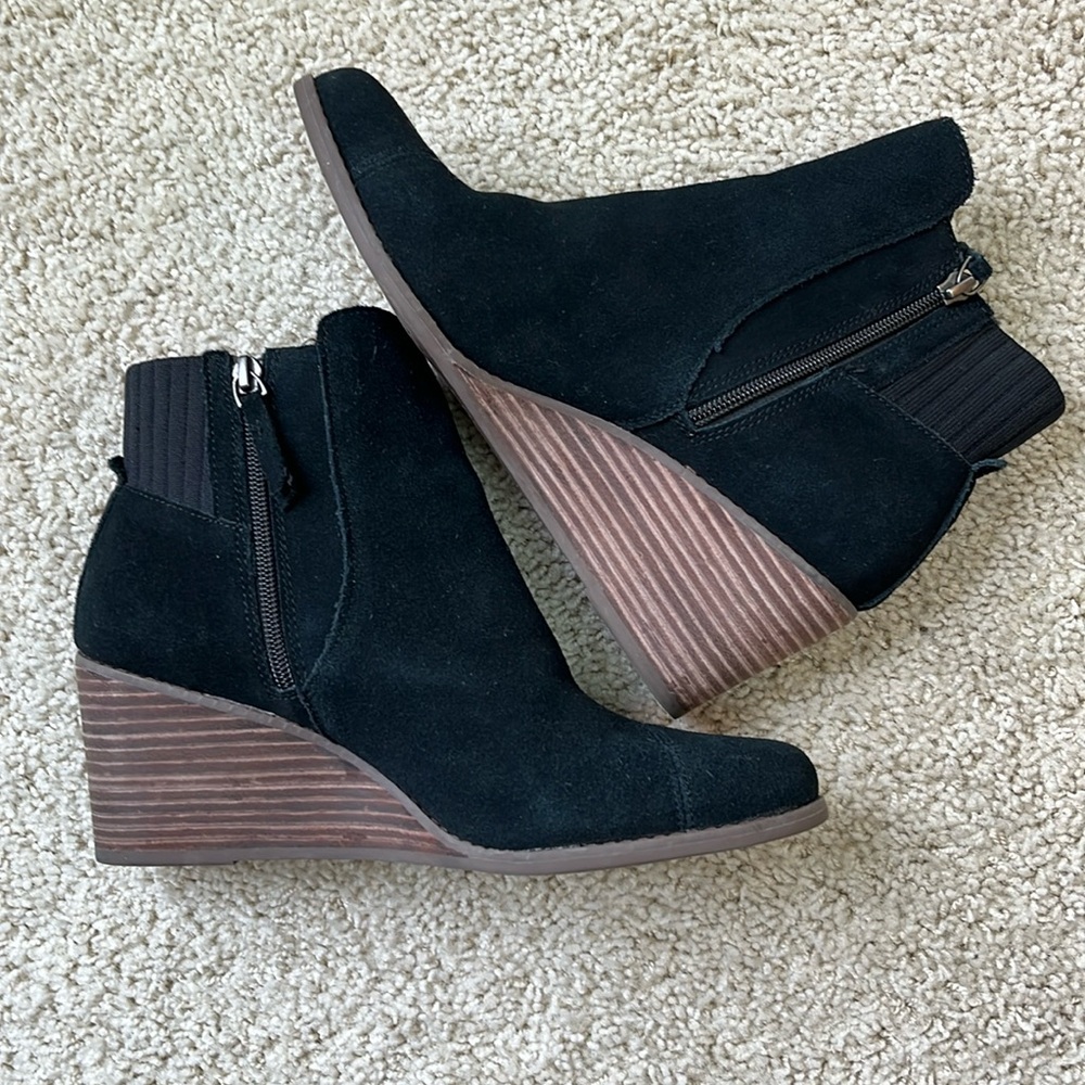 TOMS Ankle Wedge "Sadie" Booties in Back Suede w/ Ortholite Foam, Size 9